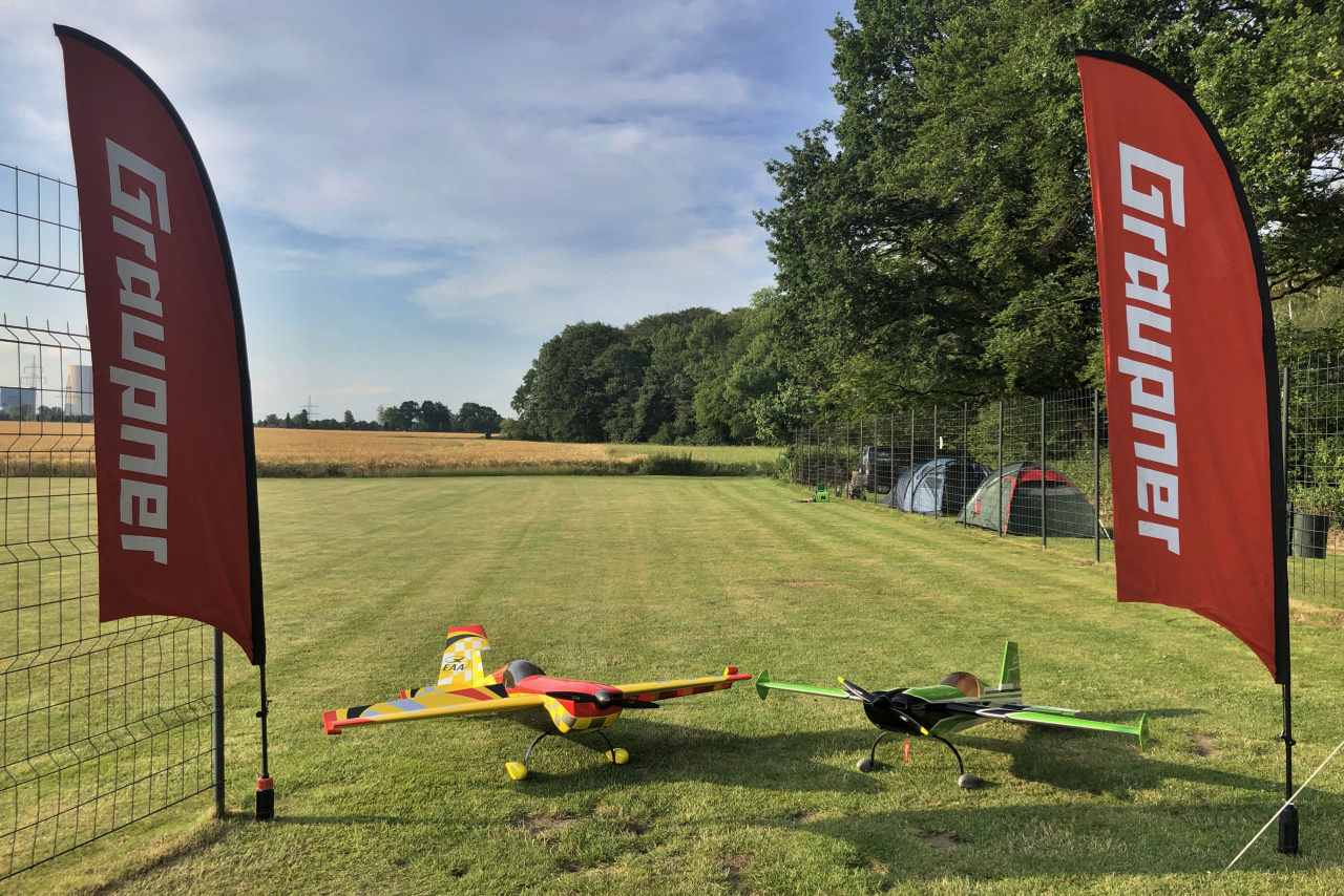 Zwei Kunstflugmodelle der Jugend des LMFC