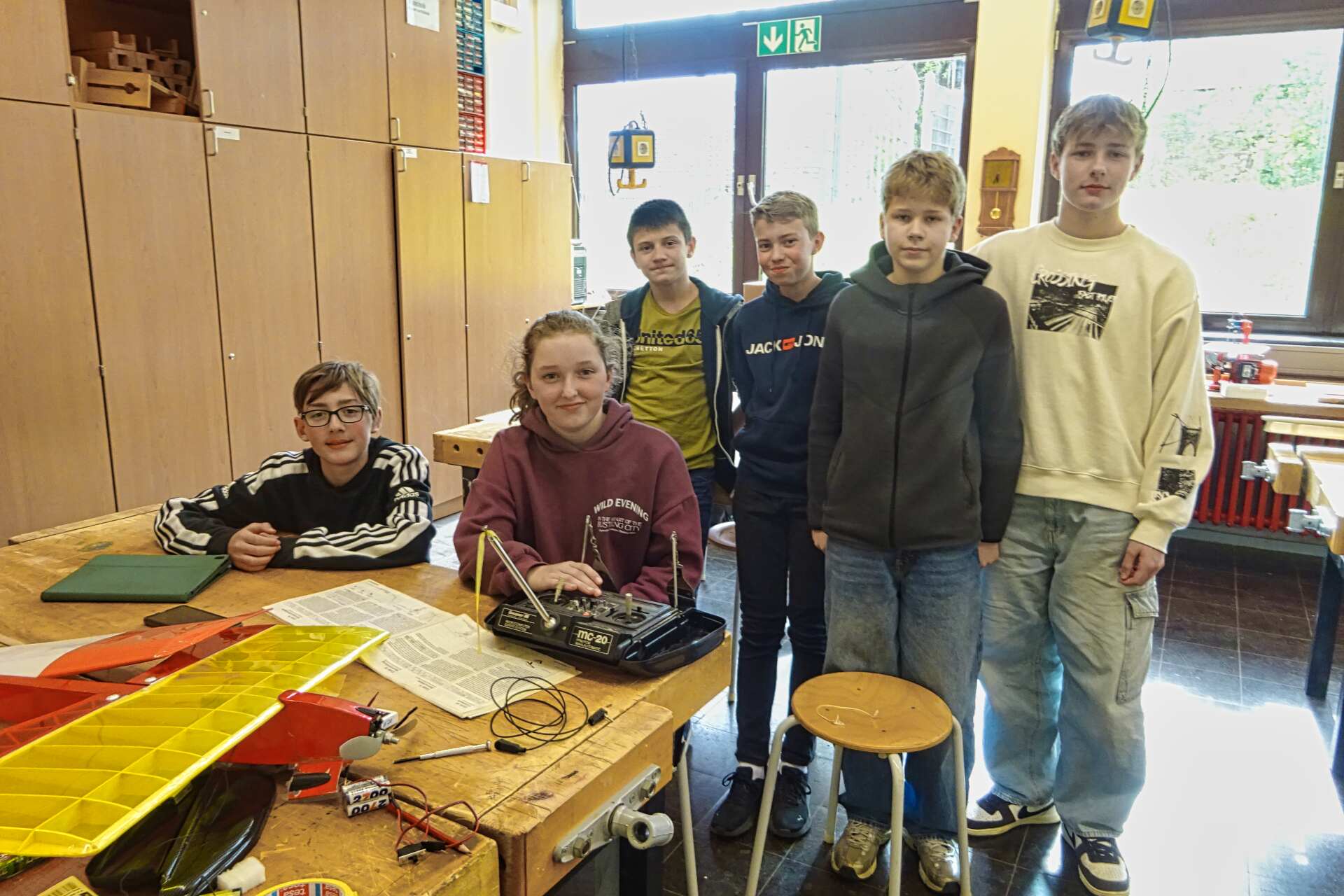 Jugendliche der Flugzeugtechnik AG