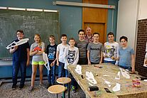 Modellflug AG am Theodor Heuss Gymnasium Die Teilnehmer der Modellflug AG an einer Schule