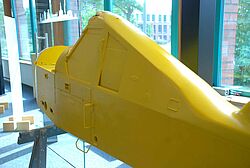 Modellflugzeug Rumpf gelb lackiert