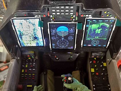 Jetmodell PC 21 von Skymaster mit Micro Cockpit Displays von SMT-RC. Modellflugzeug PC 21