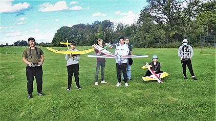 Modellflug AG der Realschule bei uns am Modellflugplatz
