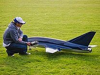 Modellflugjet Orca mit Pilot