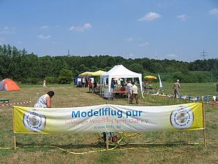 Modellflug Banner und Pavillons beim Sommerfest