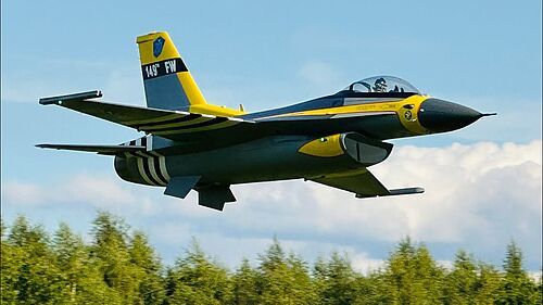 F16 JL 1:5 beim MCOE Oldenburg-Edewecht Flugmodellplatz Jeddeloh 2025, Dr.Düsentrieb