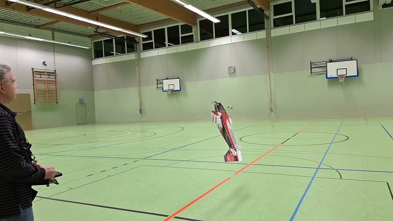 Kunstflug in der Halle beim LMFC, Quadro-Howi